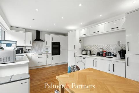 3 bedroom detached house for sale, Amcotes Place, Chelmsford CM2