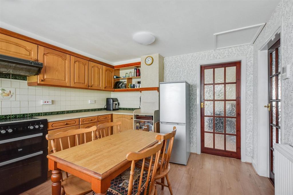 Kitchen 2.jpeg