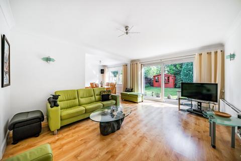 undefined, Maxwell Drive, Surrey KT14