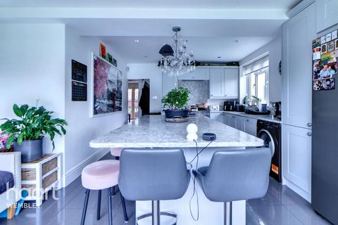 3 Stretton Way, Borehamwood, WD6 4AP