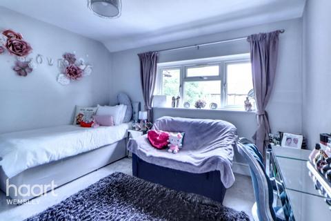 3 Stretton Way, Borehamwood, WD6 4AP