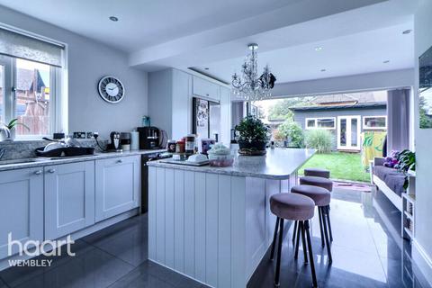 4 bedroom terraced house for sale, Stretton Way, BOREHAMWOOD