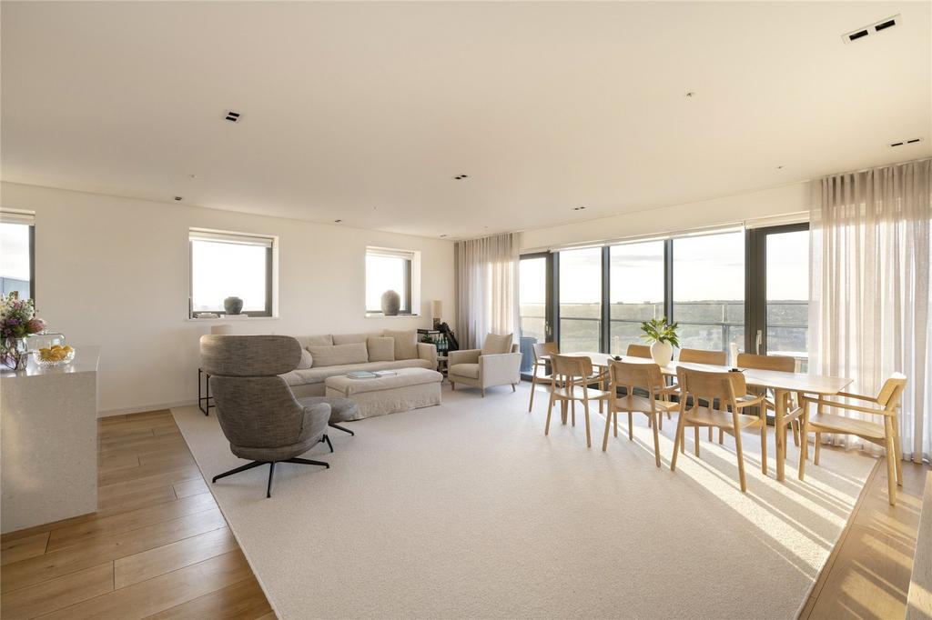 Kitchen/Reception