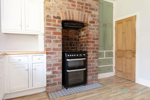 2 bedroom terraced house to rent, Aisthorpe Road, Woodseats, Sheffield, S8 8SZ