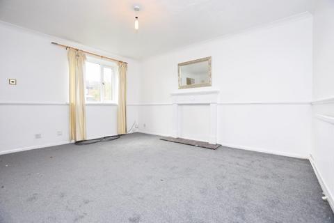 3 bedroom terraced house to rent, Plowman Way, Dagenham, RM8