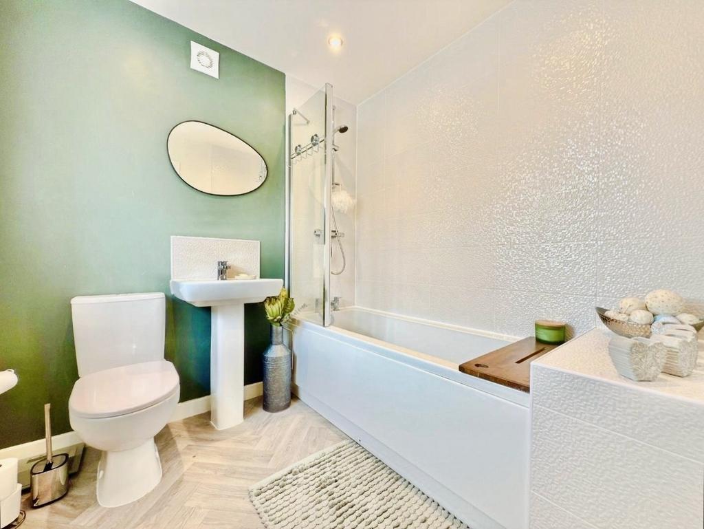 Pbox-bathroom-331070.jpeg