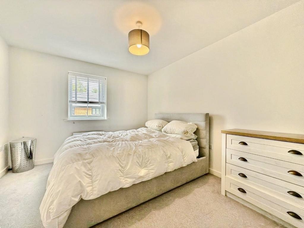 Pbox-bedroom-331070.jpeg