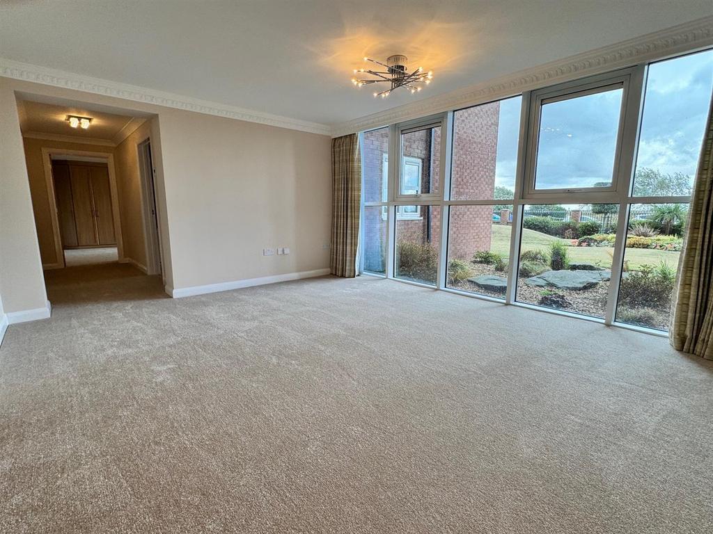 Reception hallway/garden room