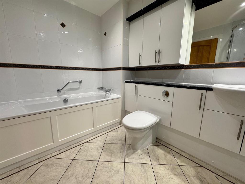 En suite bathroom/wc