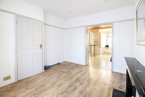 undefined, Federal Road, Greenford UB6
