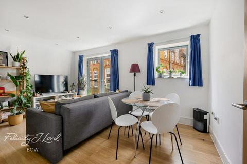 Salmon Lane, London, E14