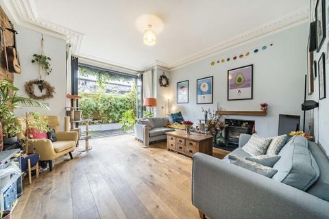 Hopton Road, London SW16