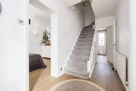 1 Firdene, Surbiton, KT5 9QQ