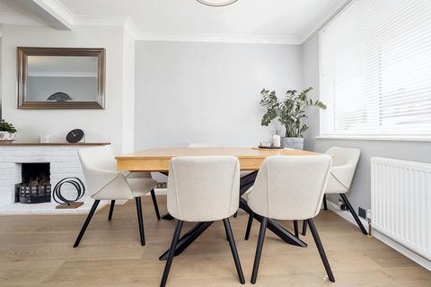 1 Firdene, Surbiton, KT5 9QQ