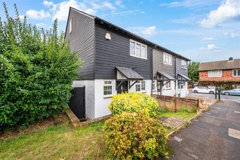 3 Middle Close, Epsom, KT17 1DU