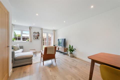 3 Middle Close, Epsom, KT17 1DU