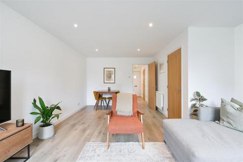 3 Middle Close, Epsom, KT17 1DU
