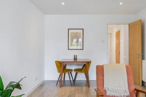 3 Middle Close, Epsom, KT17 1DU