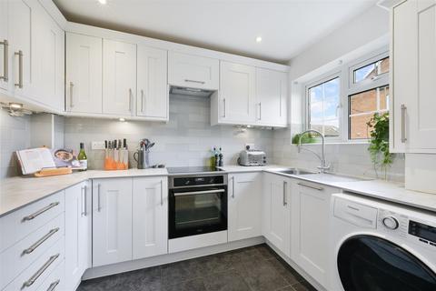 3 Middle Close, Epsom, KT17 1DU