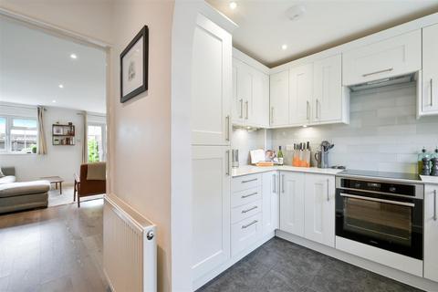 3 Middle Close, Epsom, KT17 1DU