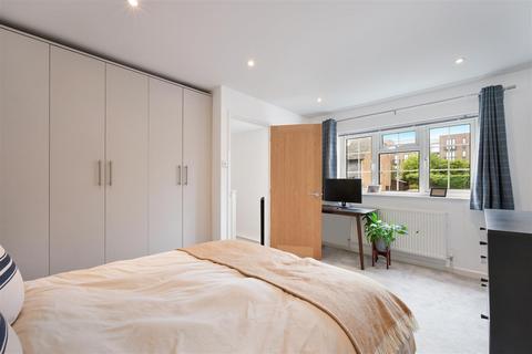 3 Middle Close, Epsom, KT17 1DU