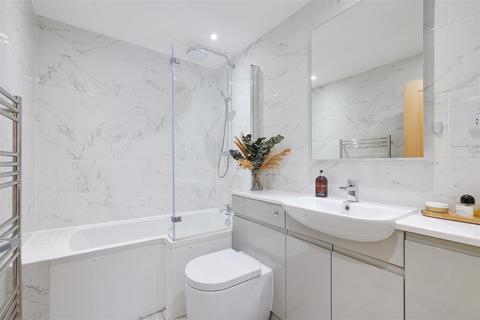 3 Middle Close, Epsom, KT17 1DU