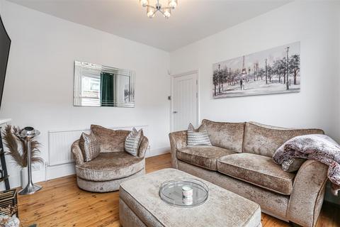 2 bedroom flat for sale, Crimsworth Road, London