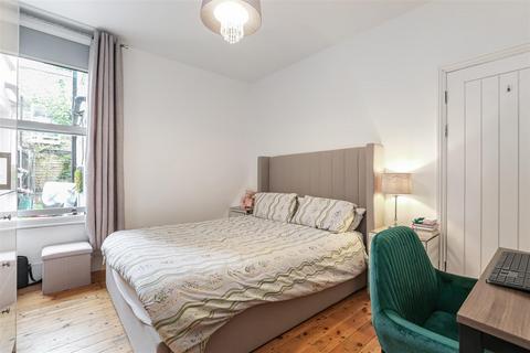 2 bedroom flat for sale, Crimsworth Road, London