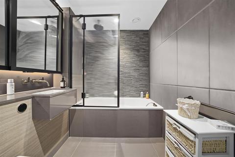 2 bedroom flat for sale, Palmer Road, London