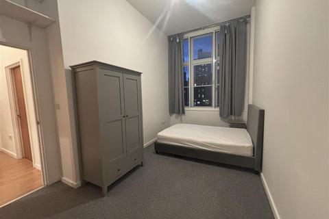 2 bedroom apartment to rent, Asia House Princess Street