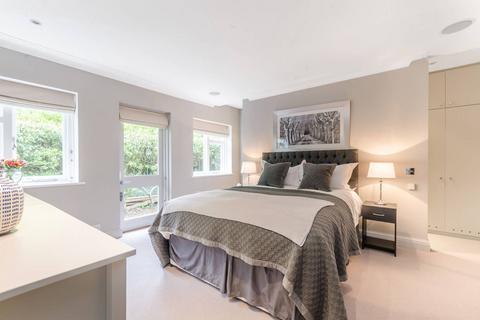 4 bedroom detached house to rent, Margravine Gardens, Barons Court, London, W6