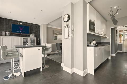 4 bedroom terraced house for sale, Heriot Avenue, London E4