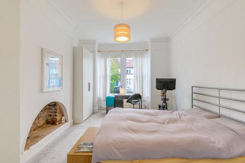 1 bedroom flat for sale, Byrne Road, Balham, London, SW12