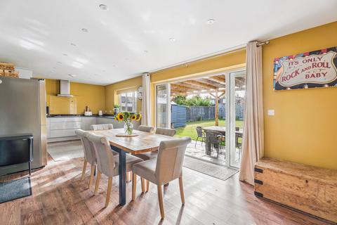 undefined, Emerald Road, Luton LU4