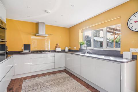 undefined, Emerald Road, Luton LU4