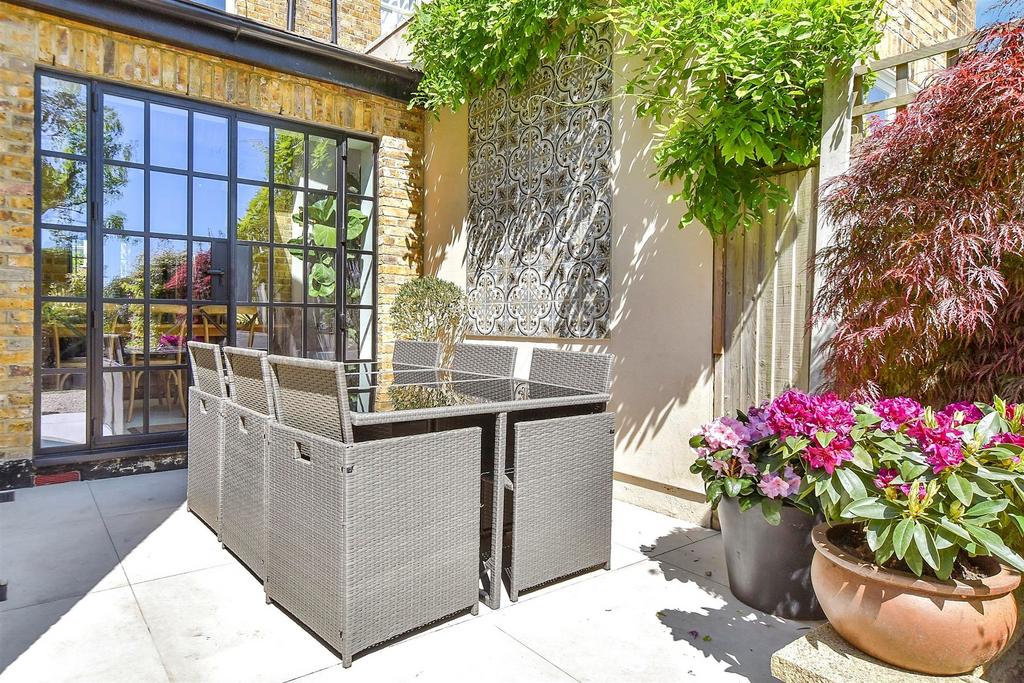 Patio / Decking