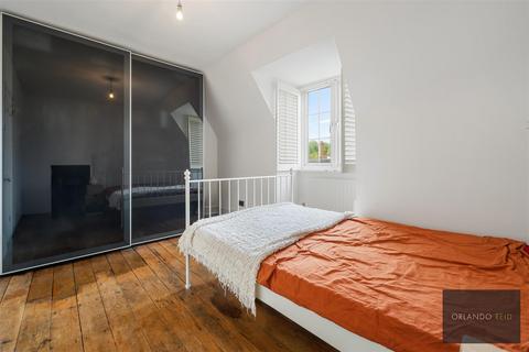 57 Stockwell Gardens, London, SW9 0RY