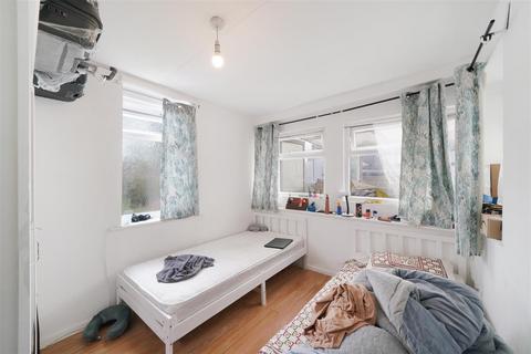undefined, Eton Avenue, Wembley