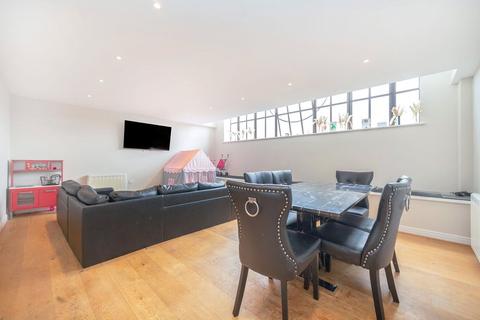 3 bedroom apartment for sale, Ovaltine Court, Ovaltine Drive, Hertfordshire WD4