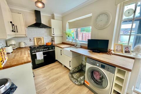 3 bedroom terraced house for sale, Birchwood Avenue, Hatfield AL10