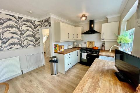 3 bedroom terraced house for sale, Birchwood Avenue, Hatfield AL10