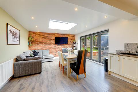 3 bedroom chalet for sale, Woodland Avenue, High Salvington, Worthing, West Sussex, BN13 3AF