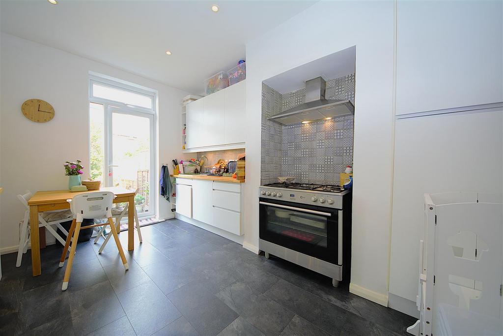 Kitchen 1.jpg