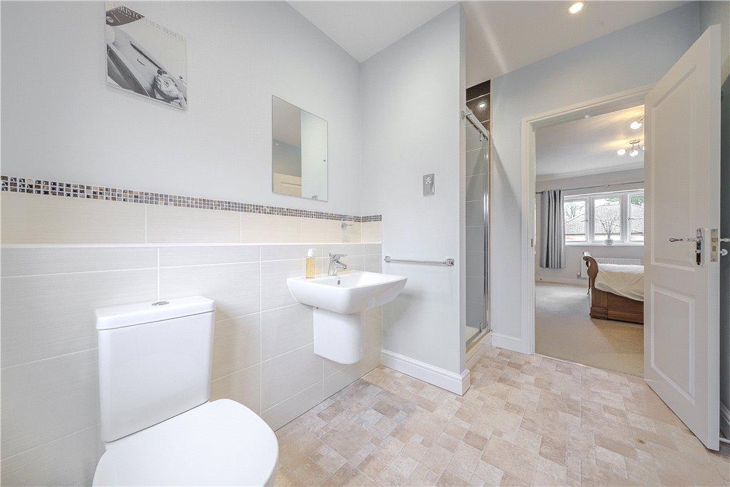 En-Suite Bathroom