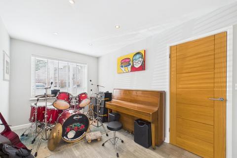 4 bedroom detached house for sale, Swaines Meadow, Wirksworth DE4