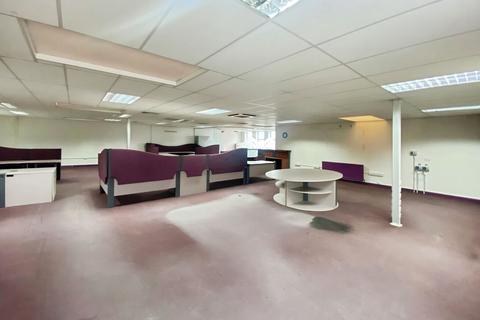Warehouse to rent, 61-73 Loverock Rd Reading RG30 1DZ