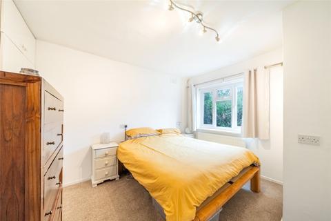 17 Sandes Place, Leatherhead, KT22 7QW