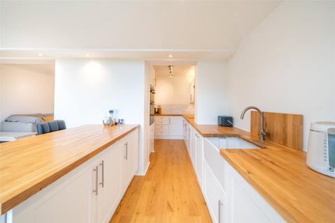 17 Sandes Place, Leatherhead, KT22 7QW