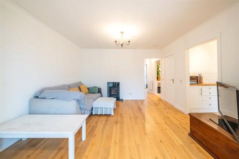 17 Sandes Place, Leatherhead, KT22 7QW