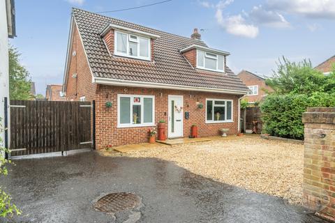 3 bedroom detached house for sale, Heathcote Road, Bordon, Hampshire, GU35